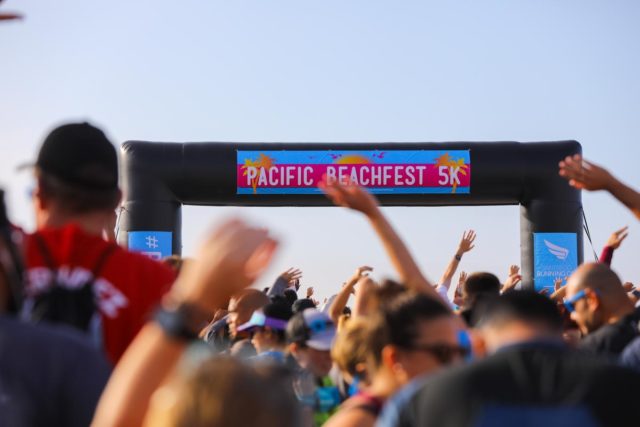 Pacific Beachfest finish line, with people celebrating!