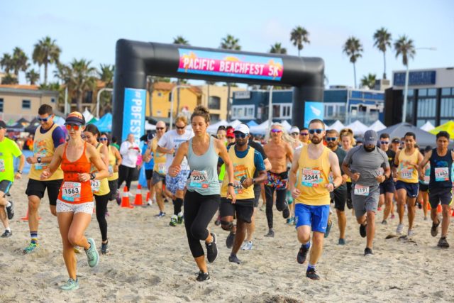 Early wave Pacific Beachfest Runners at the 5K start line